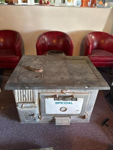 Grand Range Co. SPECIAL Cast Iron Wood-Burning Kitchen Stove, Findlay Ohio, Early 1900s - 2