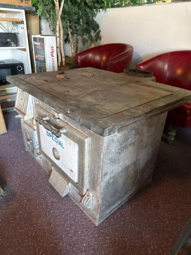 Grand Range Co. SPECIAL Cast Iron Wood-Burning Kitchen Stove, Findlay Ohio, Early 1900s - 6