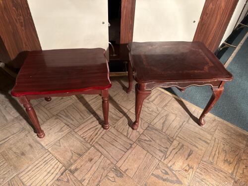 Pair of Vintage Wooden End Tables&mdash;Queen Anne & Turned Leg Styles, Mahogany Finish.