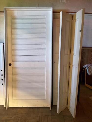 Louvered Interior Closet Door 30"x80" White & 2-Panel Bifold Door Set &ndash; Solid Core Look