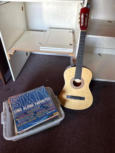 Classical Acoustic Guitar + Lot of Vintage 12" LP Records: Opera, Classical, Favorites