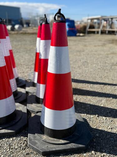 SDLANCH IRSTC 28" Reflective Safety Traffic Cones, Heavy Duty, Set of 10, Ergonomic Handle - 5