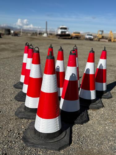 SDLANCH IRSTC 28" Reflective Safety Traffic Cones, Heavy Duty, Set of 10, Ergonomic Handle - 6