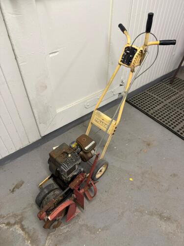 McLane Walk-Behind Lawn Edger, Briggs & Stratton 3.5 HP Engine, Belt Drive, Adjustable Blade Tilt
