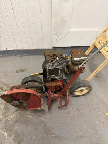 McLane Walk-Behind Lawn Edger, Briggs & Stratton 3.5 HP Engine, Belt Drive, Adjustable Blade Tilt - 3