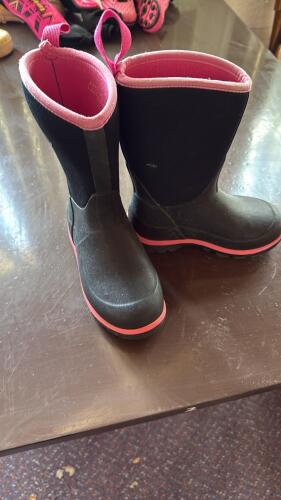 Children&rsquo;s Shoes and Boots Lot: Columbia Winter Boots, Lotto Soccer Shoes/Shin Guards, Roller Sneakers - 3