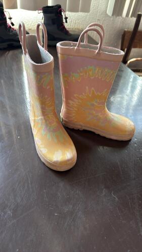 Children&rsquo;s Shoes and Boots Lot: Columbia Winter Boots, Lotto Soccer Shoes/Shin Guards, Roller Sneakers - 5