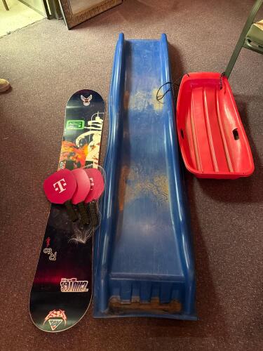 Scott R60 All-Mountain Snowboard, 7' Slide, 2 Sleds and Paddles