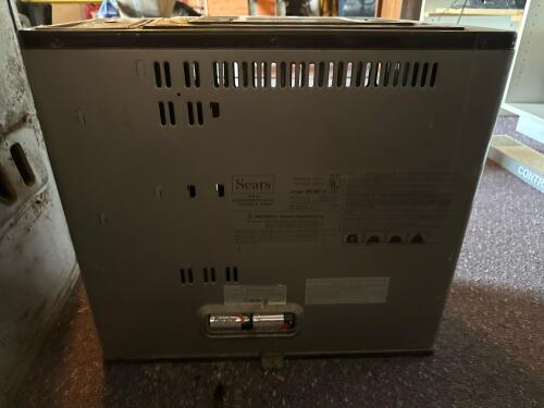 Sears Kerosene Heater, 9,300 BTU/hr, 1.1-Gallon Tank, Manual Ignition + 2.5 Gallons Kerosene - 4