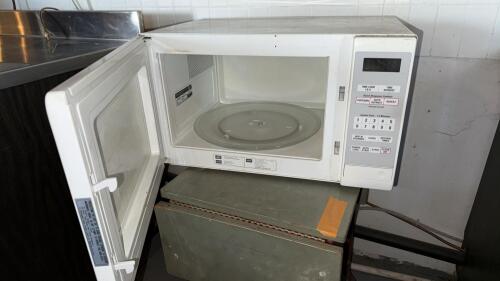GE Microwave Oven + Cart - 4