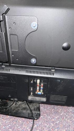 Sanyo 32" LED LCD HDTV - 3