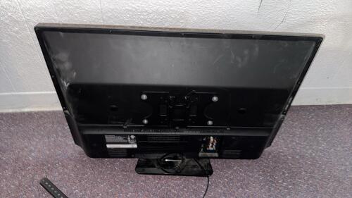 Sanyo 32" LED LCD HDTV - 4