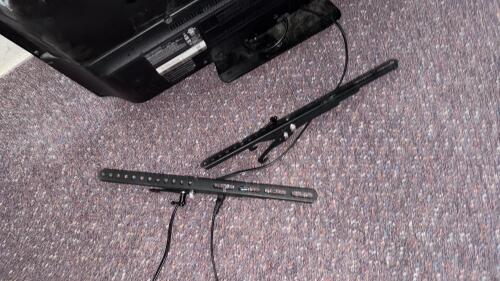 Sanyo 32" LED LCD HDTV - 5
