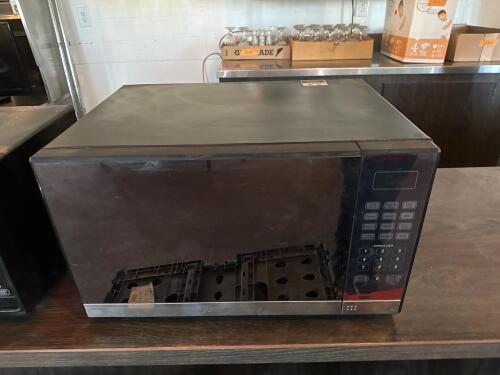 Oster Microwave + High Pointe Microwave - 3