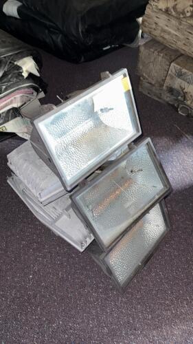 Heavy-Duty Outdoor Metal Halide Flood Lights, 250W&ndash;400W, Cast Aluminum Housing, Lot of 3