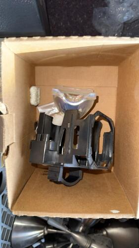 Mixed Lot of Lighting Ceiling and Track Fixtures &ndash; Approx. 12 Units - 3