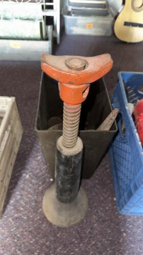 Heavy Duty 10 Ton Screw Jack Stand with Spud Wrenches and Sledgehammer Head Lot - 3