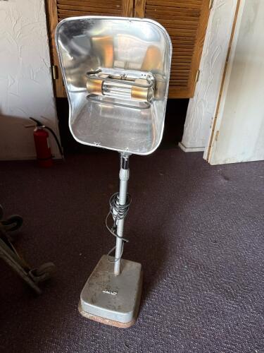 Vintage Spectra Floor-Standing Infrared Heat Lamp