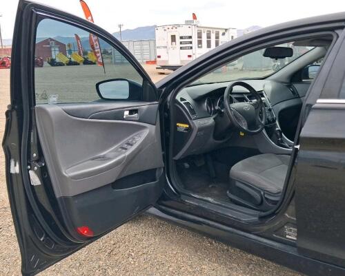 2014 Hyundai Sonata GLS Sedan, 143,851 Miles, Black Exterior, Gray Cloth Interior - 9