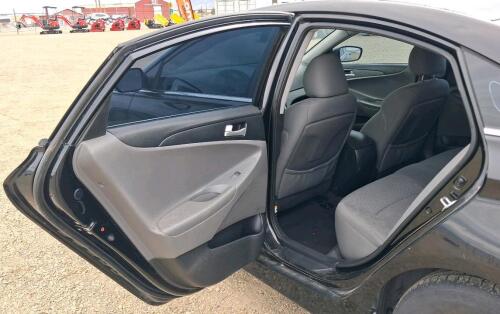 2014 Hyundai Sonata GLS Sedan, 143,851 Miles, Black Exterior, Gray Cloth Interior - 13