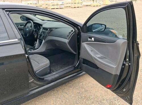 2014 Hyundai Sonata GLS Sedan, 143,851 Miles, Black Exterior, Gray Cloth Interior - 16